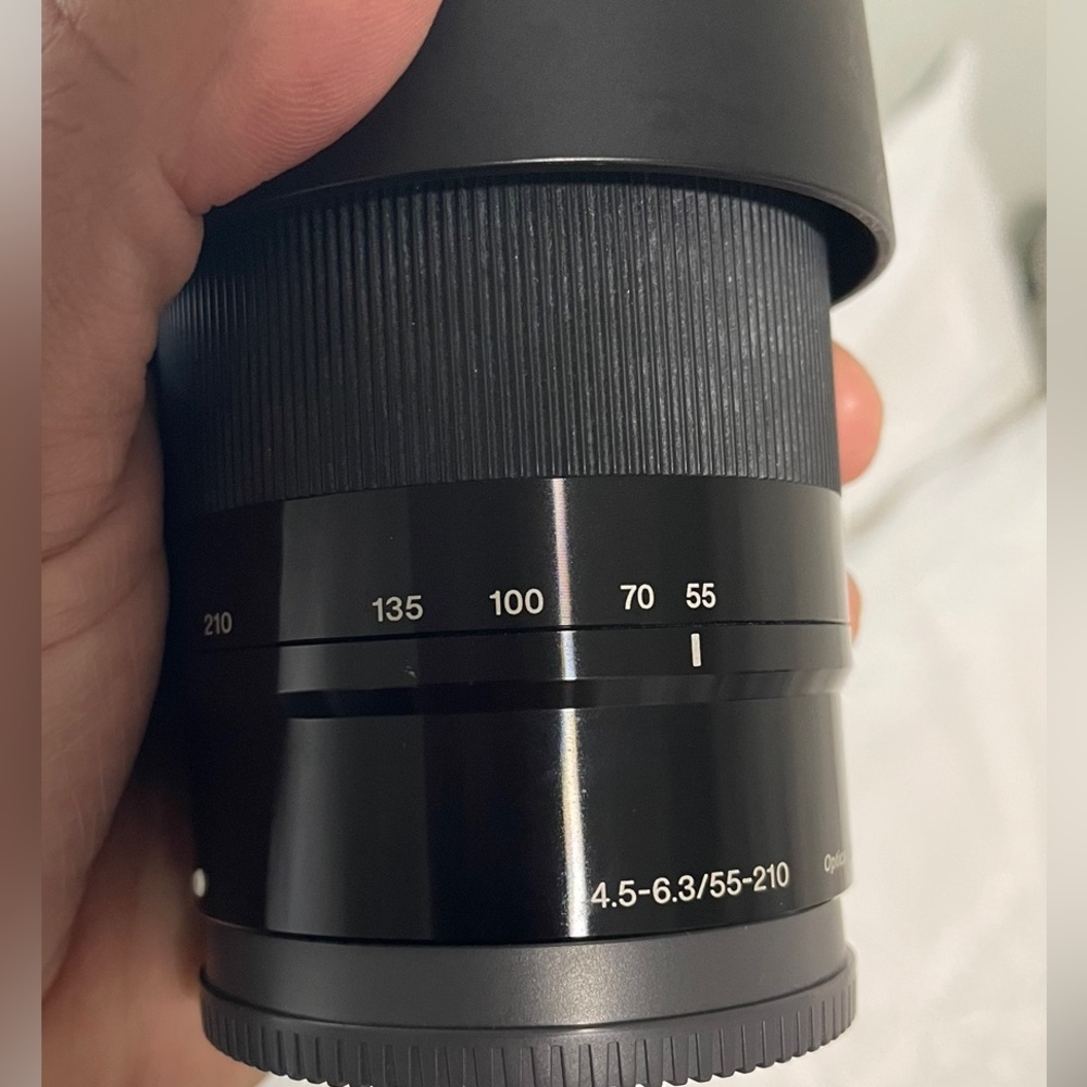 Sony E 55-210mm F4.5-6.3 OSS Telephoto Zoom Lens. Excellent Condition. Black.
